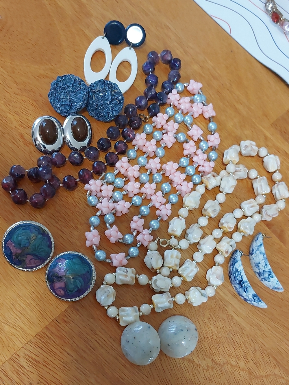 Vintage Estate Costume Jewelry Lot 3 Necklaces 6 Pairs Earrings Retro Bead